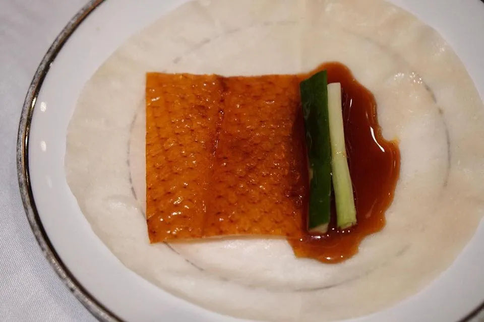 เป็ดปักกิ่ง (1285++) Crispy Peking duck skin, served with paper-thin rice pancakes, spring onion, cucumber and plum sauce