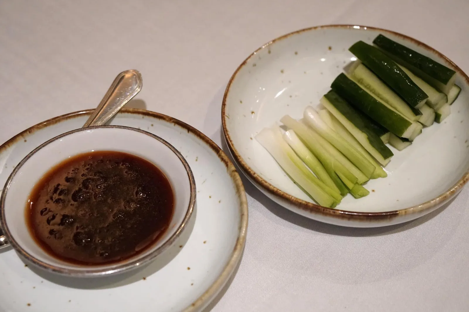 เป็ดปักกิ่ง (1285++) Crispy Peking duck skin, served with paper-thin rice pancakes, spring onion, cucumber and plum sauce