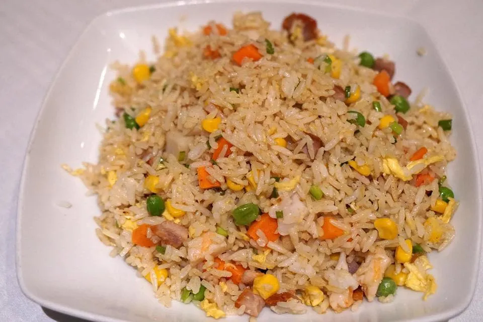 ข้าวผัดหยางเจา (285++) Fried rice with barbecued pork and shrimp