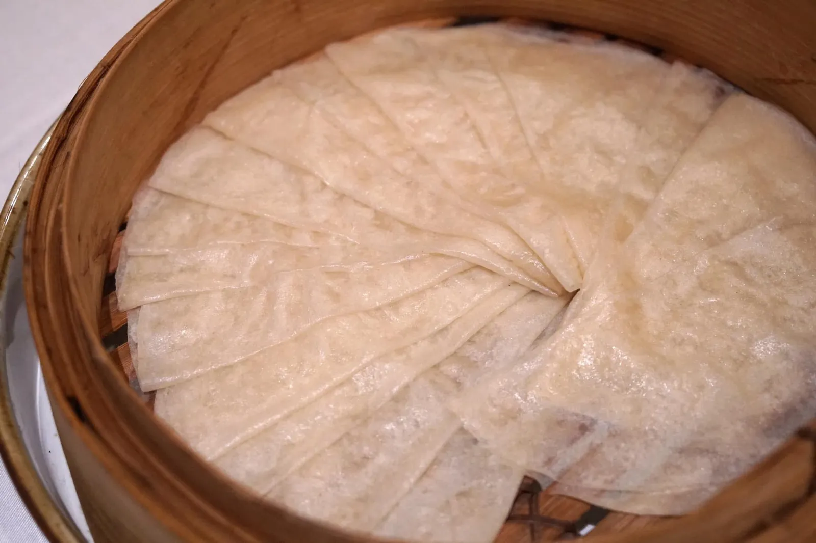 เป็ดปักกิ่ง (1285++) Crispy Peking duck skin, served with paper-thin rice pancakes, spring onion, cucumber and plum sauce