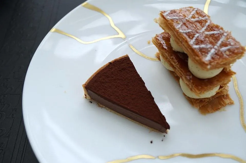 La Symphonie des Douceurs Dessert trolley - your own preferences and combination Chocolate tart ช็อกโกแลตทาร์ตแป้งบางกรอบ เนื้อครีมรสขมไปหน่อย (14/20)