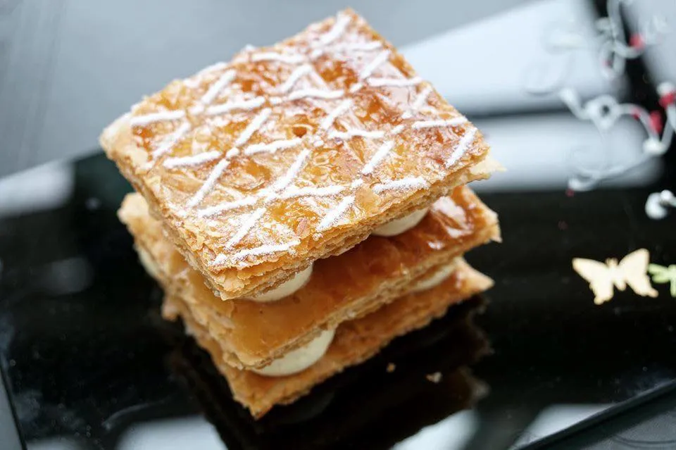 La Symphonie des Douceurs Dessert trolley - your own preferences and combination Chestnut Mille-feuille สำหรับใครที่มาฉลองเนื่องในโอกาสพิเศษทางร้านจะมี Complimentary dessert ให้ ในวันนี้คือ Chestnut Mille-feuille หรือมิลเฟยเกาลัด แป้งบางกรอบ เนื้อครัมเกาลัดเนียน นุ่ม รสออกหวาน อร่อยมากๆ (17/20)