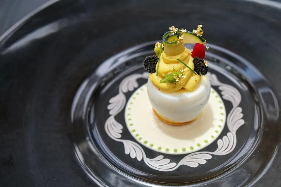 L’Œuf de Poule « Mimosa » Egg “Mimosa”, Japanese king crab and seasonal wild asparagus ไข่เนื้อนุ่มมากๆ มีกลิ่นหอม ทานกับเนื้อปูที่มีรสหวานเข้ากันได้ดี มูสหน่อไม้ฝรั่งรสหวานอร่อย ไม่มีกลิ่นเขียว สมกับเป็นหนึ่งในจานซิกเนเจอร์ของที่นี่จริงๆ (17/20)