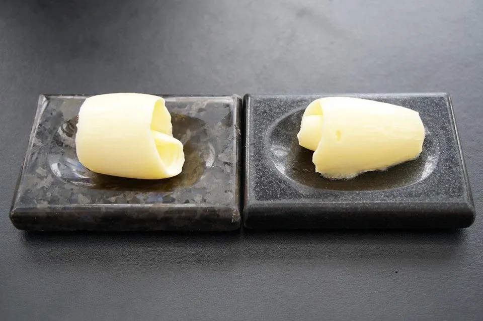 Butter and salted butter ทานกับเนยสองแบบคือเนยธรรมดาและเนยเกลือรสเค็มอ่อนๆ (18/20)