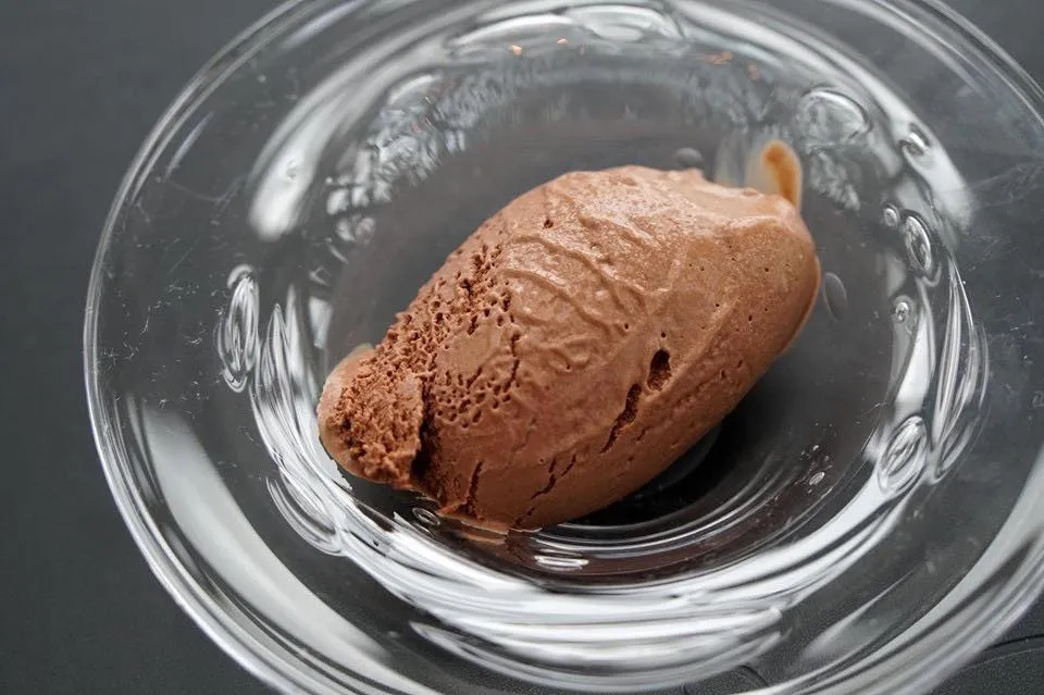 Chocolate Ice Cream ไอศกรีมช็อกโกเเลตรสค่อนข้างขม เหามะกับคนชอบดาร์คช็อกโกแลต (15/20)
