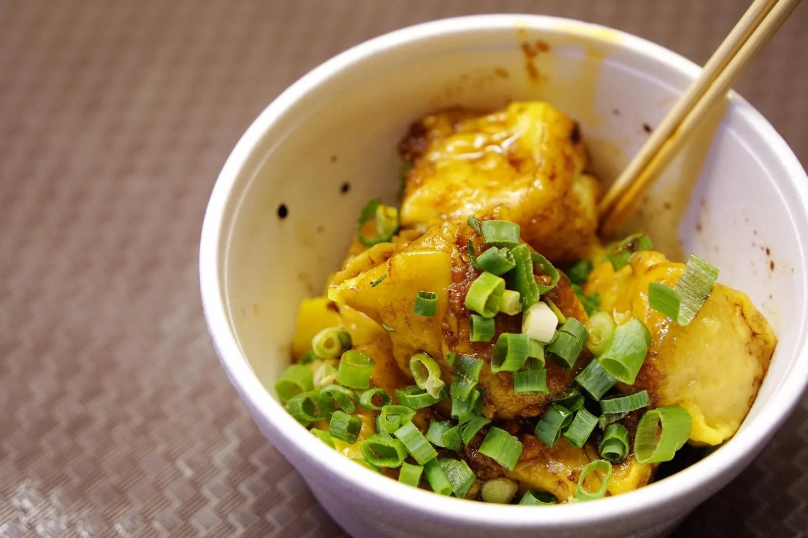 Siu Mai (Fish Paste) (12 HKD) ขนมจีบปลาทำออกมาไม่ดีเท่าไหร่ แม้จะบอกว่าเป็นขนมจีบปลาพอกัดแล้วเหมือนแป้งล้วนๆมากกว่า แทบจะไม่มีความเป็นปลาอยู่เลย อันนี้ไม่เเนะนำ (7/20)