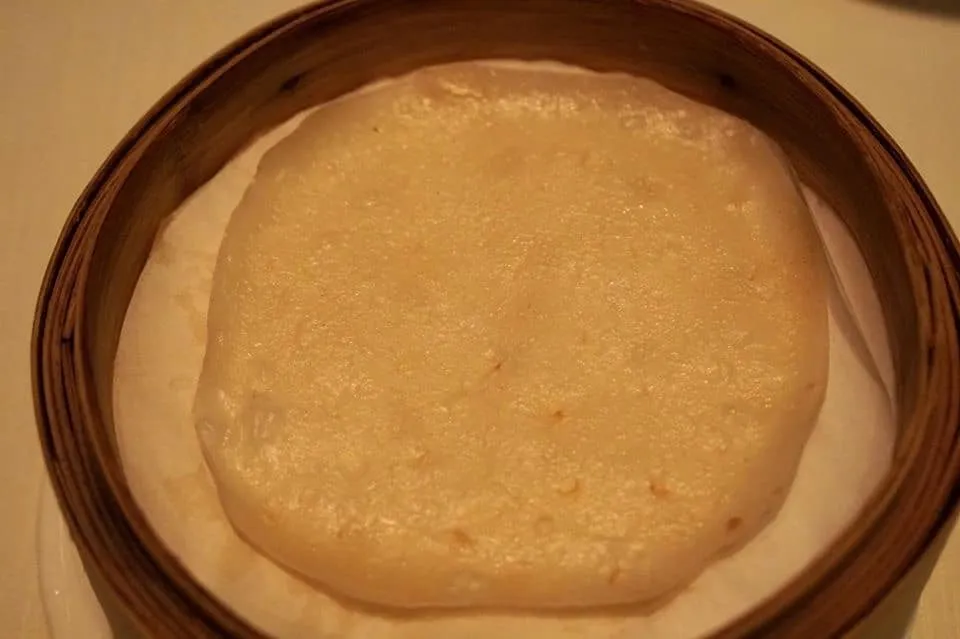 片皮烤鴨 (半隻) Tin Lung Heen Peking duck (Half) (488 HKD) แผ่นแป้งหนาเล็กน้อย เนียน เรียบ เท่ากันทั้งแผ่น (16/20)