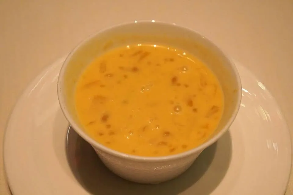 香芒楊枝甘露 (98 HKD) Chilled mango cream with sago and pomelo สาคูมะม่วงรสหวาน ซุปครีมข้นกำลังดี กลิ่นมะม่วงหอมขึ้นจมูก สาคูเคี้ยวหนึบ ตัดรสเปรี้ยวอ่อนๆด้วยส้มโอ จัดเป็นของหวานที่ห้ามพลาดเลยสำหรับที่นี่ (16/20)