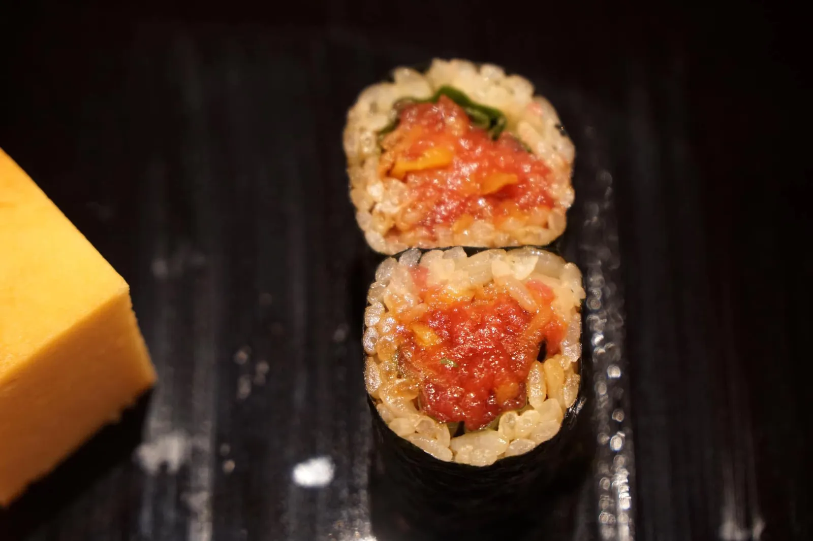 Otoro Maki มากิถูกม้วนมาเป็นอย่างดี ดูในรูปจะเห็นชัดเจนว่าอัตราส่วนของข้าวต่อเนื้อปลาเพอร์เฟคลงตัวสุดๆ รสของเเรดิชดองช่วยตัดไม่ให้รสเลี่ยนของไขมันมาปลาทูน่าเด่นจนเกินไป ทานคำเดียว ฟินสุดๆ (17/20)