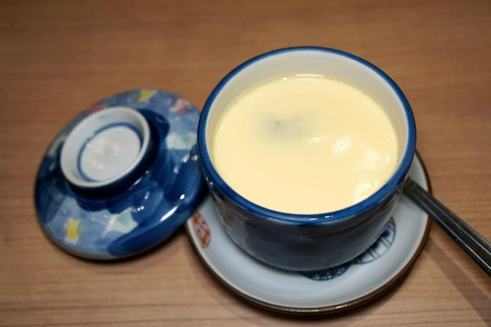 Chawanmushi (150++) ไข่ตุ๋น ไข่ตุ๋นญี่ปุ่นเสิร์ฟมาร้อนๆในถ้วยเซรามิค เพียงโยกถ้วยเบาๆเนื้อเต้าหู้ก็เด้งดึ๋งไปมา ด้านในมีเนื้อกุ้ง ปลา ดูเเล้วน่าทานมากๆ (12/20)