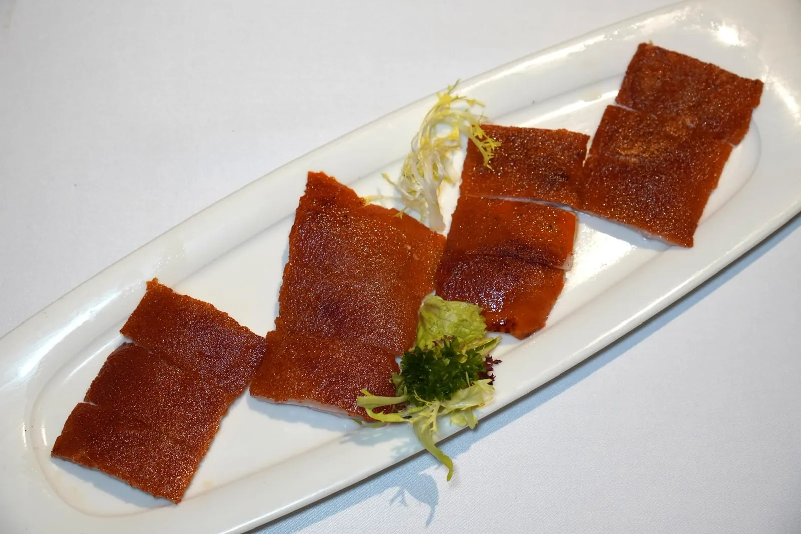即燒乳豬件 (四份一隻) (460 HKD+) Roast suckling pig (1/4 portion) อีกหนึ่งภาพมุมใกล้ของหมูหัน (17/20)
