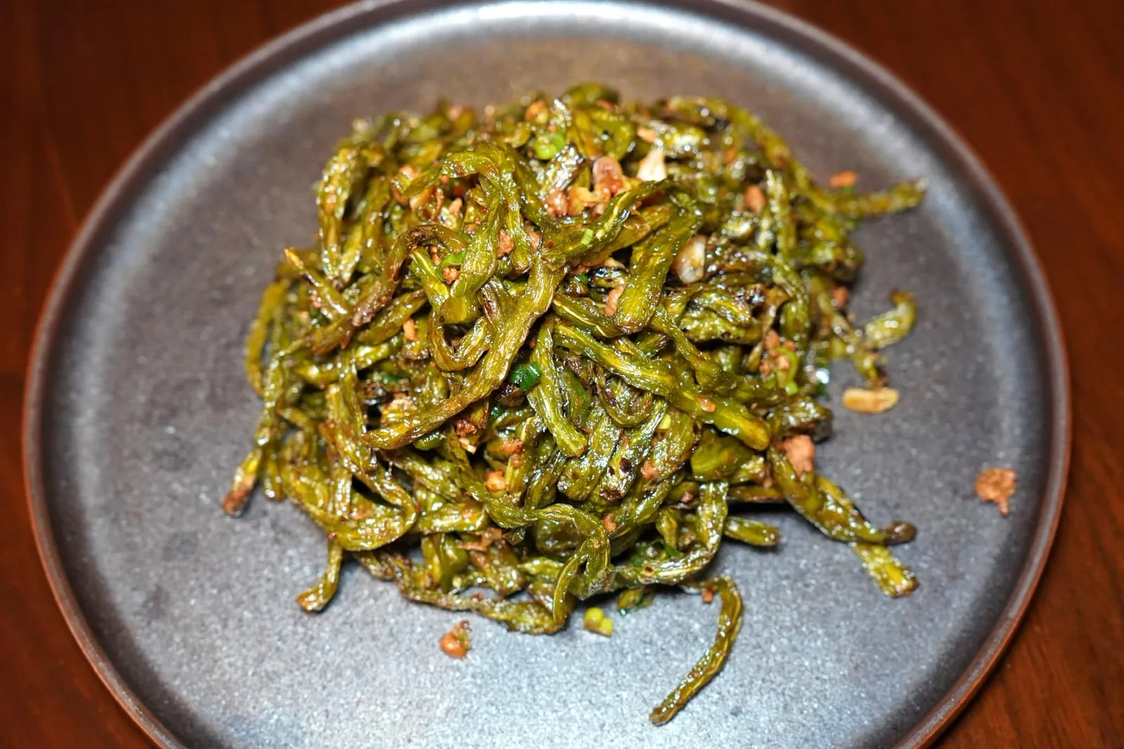 乾煸四季豆 (680 TWD+) Deep-fried Green Beans with Dried Shrimp and Minced Pork ถั่วที่ผ่านการไปทอดให้เนื้อสัมผัสที่ค่อนข้างเหนียวไปบ้างเสิร์ฟมากับกุ้งแห้งและหมูสับ (14/20)