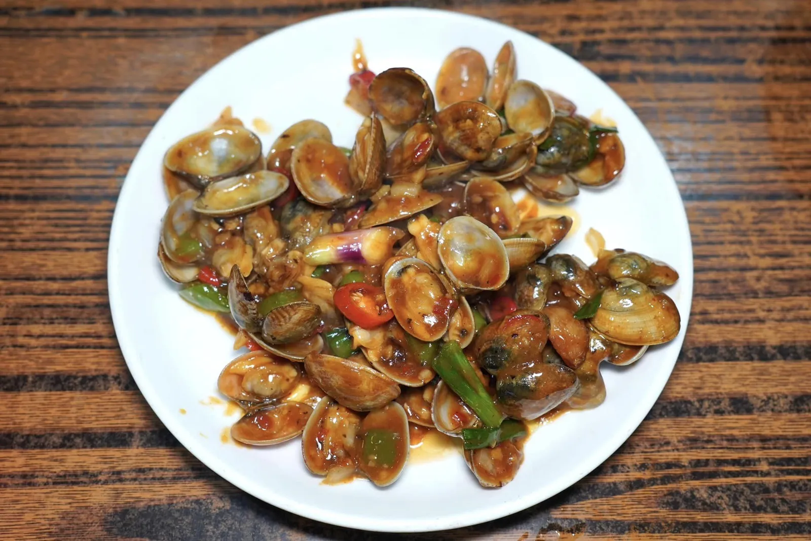 豉椒炒蜆 (80 HKD) Fried Clam with Black Bean Sauce ห้ามพลาดหอยลายผัดเต้าซี่หนึ่งในเป็นเมนูเด็ดประจำร้าน หอยลายทุกตัวนุ่มหนึบ สุกพอดี ซอสเต้าซี่มีกลิ่นหอม รสชาติจัดจ้านไม่เบา อร่อยเลิศมาก ๆ (14/20)