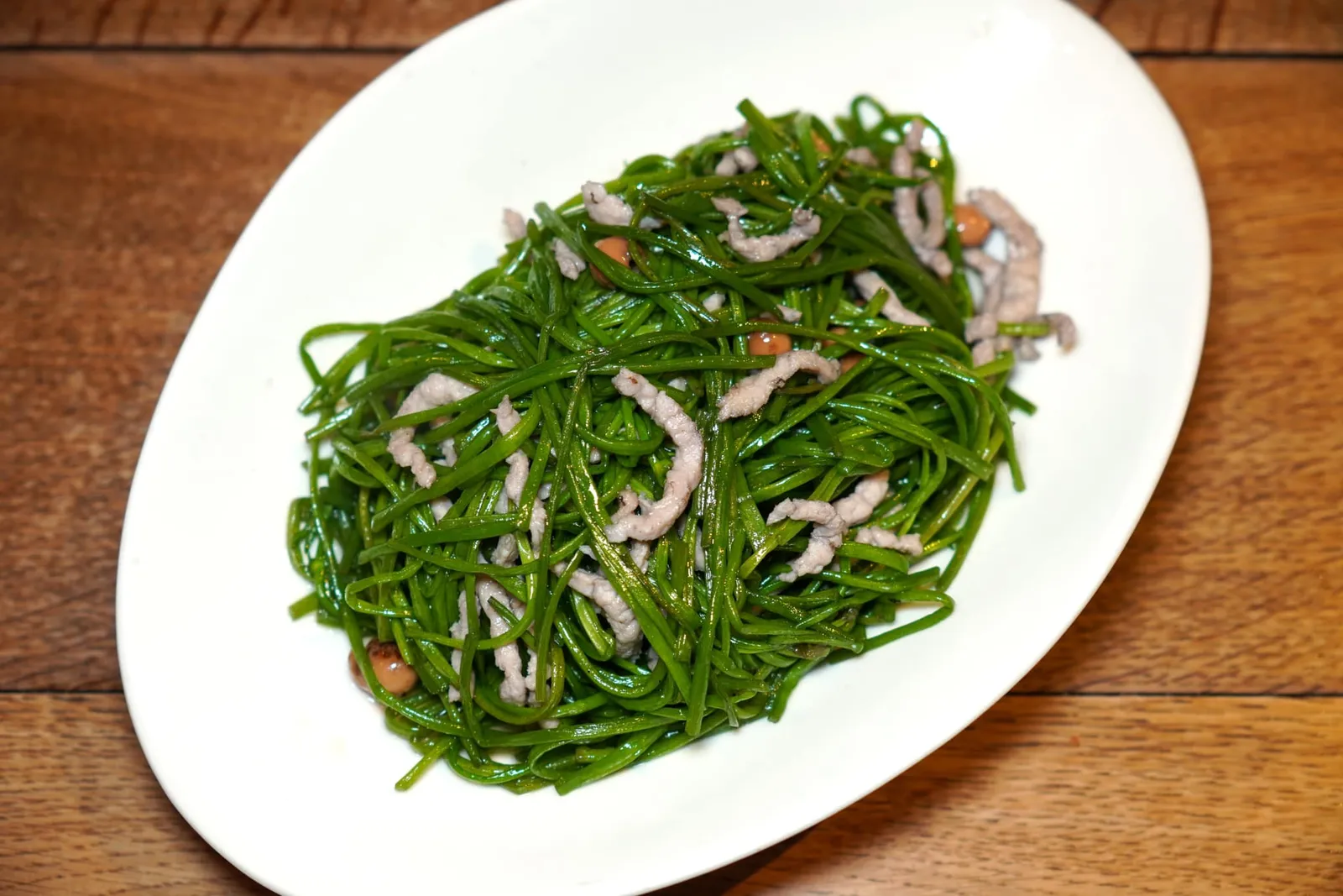樹子水蓮 (520 NTD+) Cordia and White Water สุดยอดเมนูผัก Cordia ที่เชฟนำไปผัดกับหมูฉีกในไฟแรงจนได้ความกรอบและหวานที่ลงตัว (14/20)