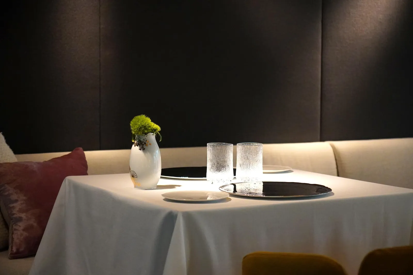 รายการ Wine Pairing แบ่งหมวดหมู่ออกเป็น International Pairing (120-175 €), Catalan Pairing (140-195 €) และ Iconic Pairing (600-750 €)