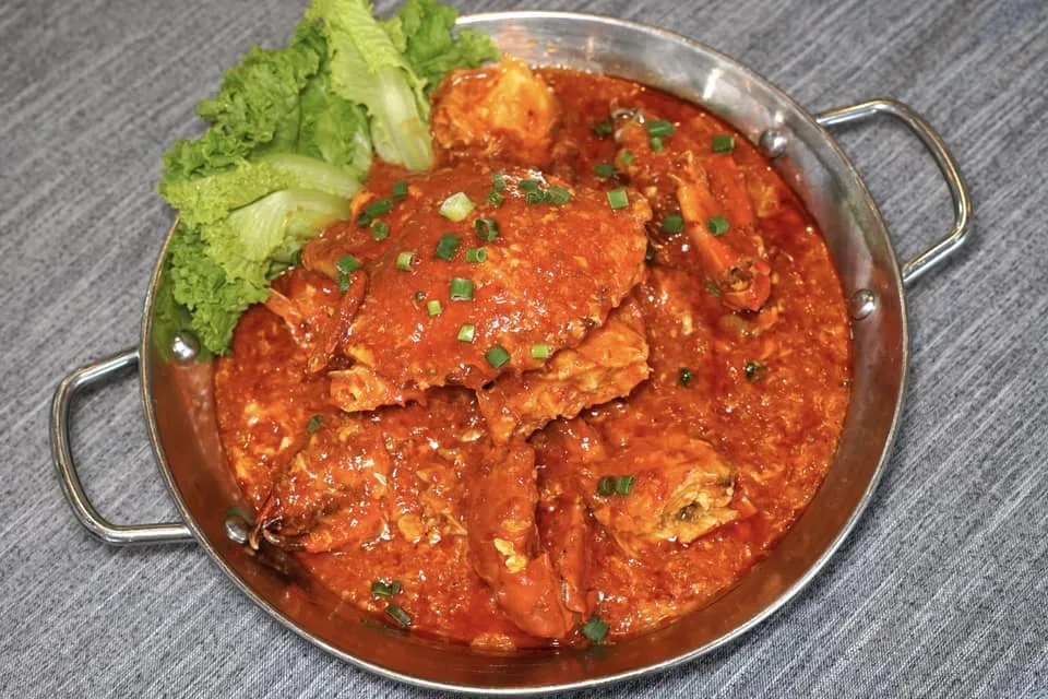辣椒螃蟹 (時價) (170 RM) Famous Chilli Crab (Market Price) สุดยอดเมนู Chilli Crab สไตล์สิงคโปร์-มาเลเซียที่ทางร้านเลือกใช้ปูเป็น ๆ สด ๆ ตัวโต ๆ ไปผัดกับซอสที่มีรสชาติสมดุลทั้งเปรี้ยว หวาน เผ็ด อุมามิ มีกลิ่นหอมของไข่พอเหมาะ เรียกได้ว่าอร่อยเทียบเท่ากับภัตตาคารชั้นดีหลากหลายแห่งเลยทีเดียว (14/20)