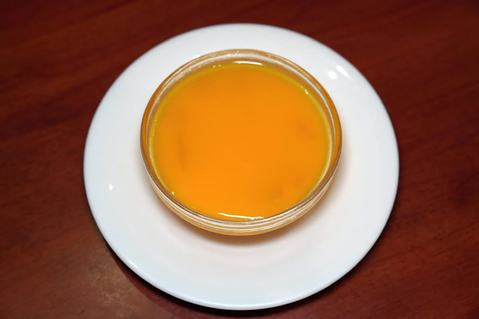 香芒凍希旬 (55 HKD+) Chilled fresh mango pudding ถึงแม้พุดดิ้งมะม่วงจะเป็นเมนูที่หาได้ทั่วไปตามห้องอาหารจีนกวางตุ้งแต่ที่ Fook Lam Moon เตรียมเนื้อสัมผัสออกมาได้นุ่มพอดี รสชาติหวานอร่อยอมเปรี้ยวเล็กน้อย อร่อยคุ้มราคา (15/20)