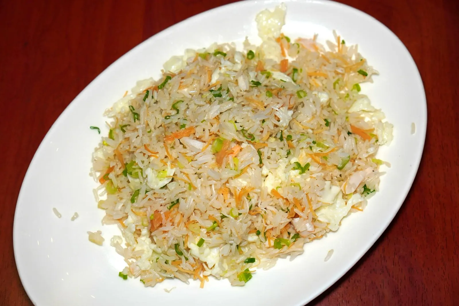 蟹肉瑤柱蛋白炒飯 (400 HKD+) Fried rice with fresh crab meat, conpoy and egg white ปิดท้ายด้วยข้าวผัดเนื้อปู กังป๋วย และไข่ขาว ตัวข้าวผัดมีความร่วนและหอมกระทะใช้ได้แต่รสชาติโดยรวมยังค่อนข้างเบาไปนิด (14/20)