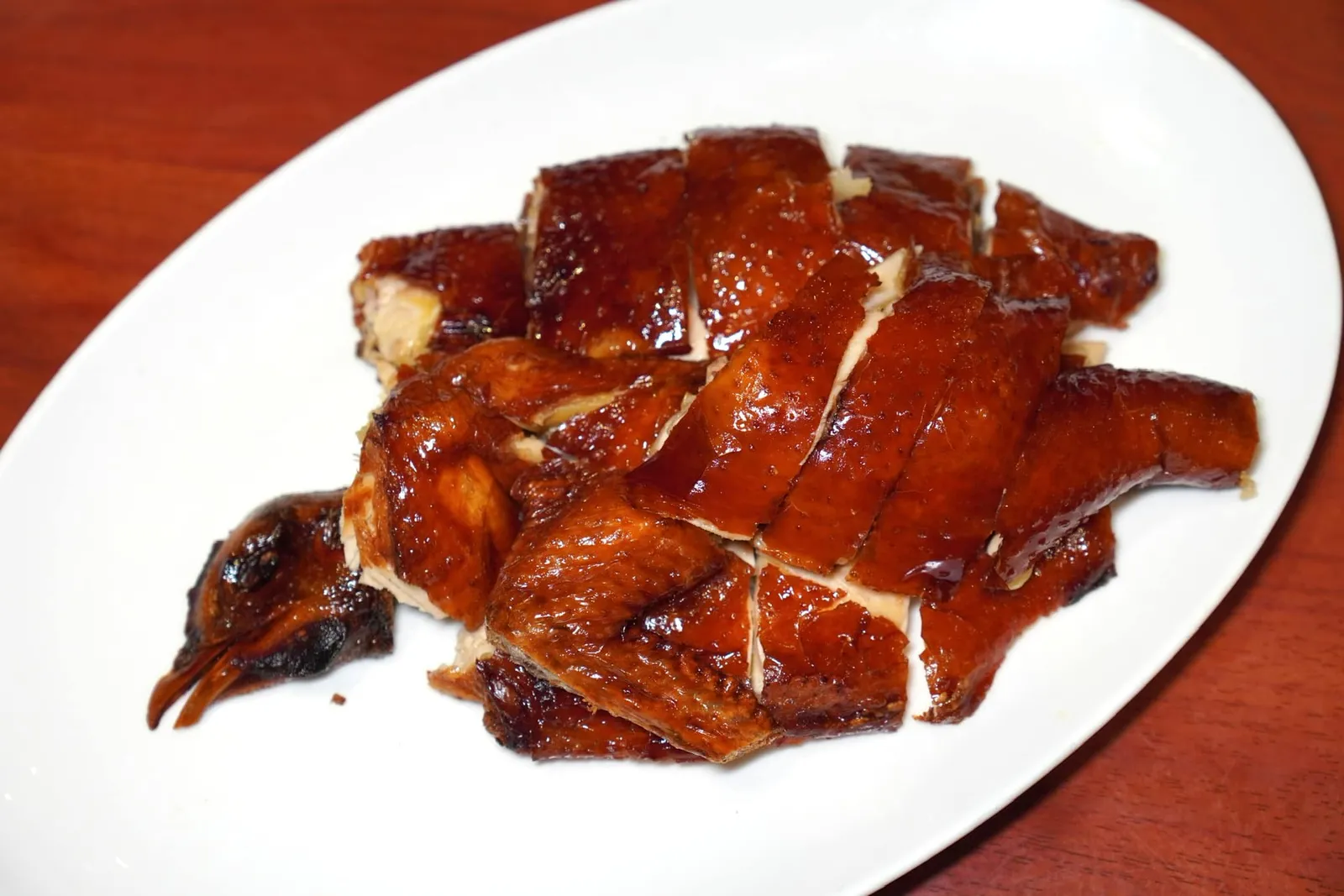 常紅炸子雞 (半隻) (400 HKD+) Fook Lam Moon's famous crispy chicken (half) ในทางตรงข้ามเนื้อไก่ด้านในกลับยังคงความนุ่ม ฉ่ำ ชนิดที่หาใครเทียบได้ยาก จะชิมเปล่า ๆ หรือจับคู่กับซีอิ๊วและน้ำตาลเพื่อปรุงรสก็ได้เช่นกัน (17/20)