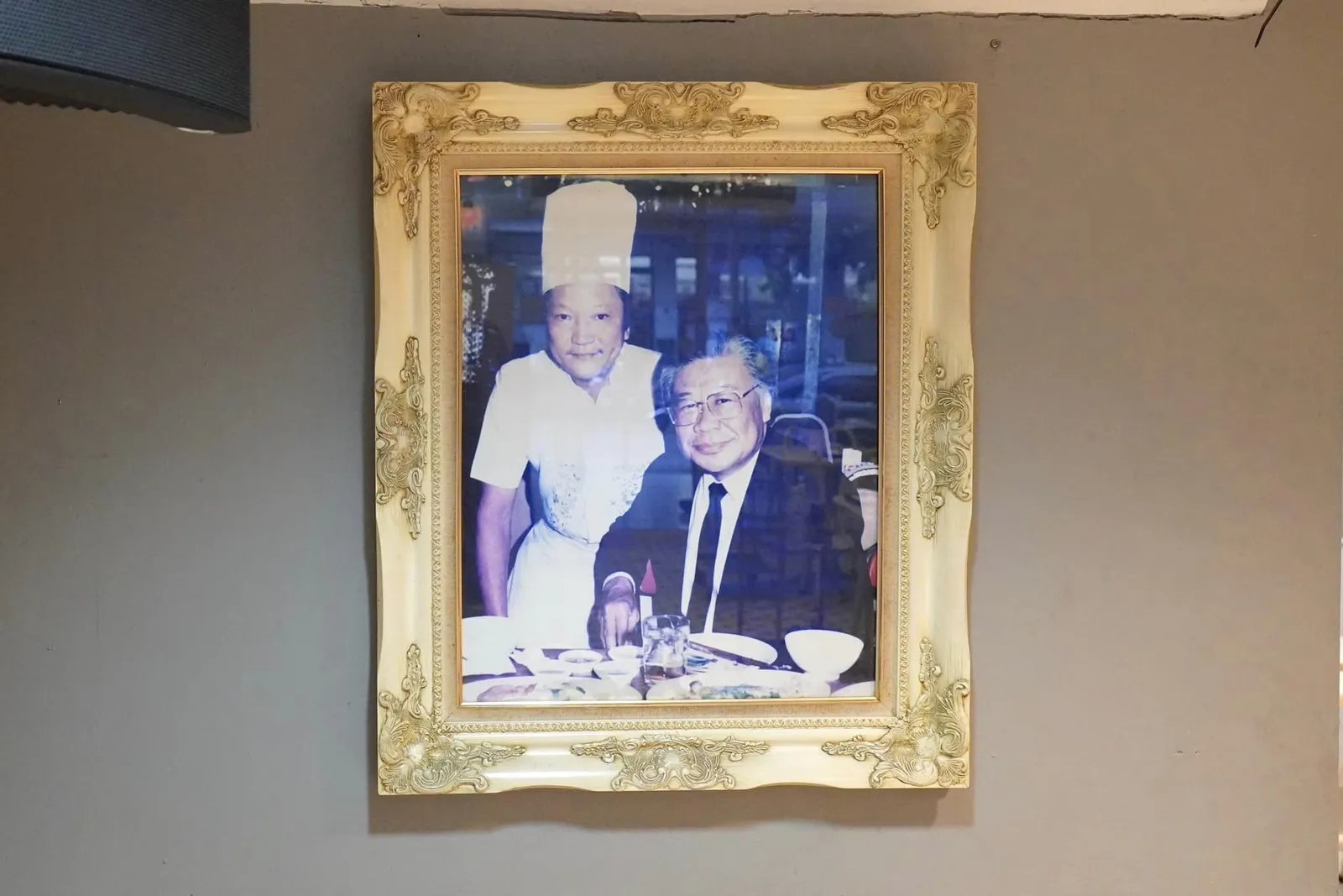 ต่อมาในปี พ.ศ. 2515 ร้านเลิศทิพย์ได้ย้ายไปเปิดที่จังหวัดลำปางโดยใช้ชื่อร้านว่า "เพ็ญจันทร์ (เลิศทิพย์)" มีเมนูขึ้นชื่ออย่างปูทะเลไข่ดองและเนื้อผัดน้ำมันหอย ช่วงนี้เองที่ทางร้านมีโอกาสเสิร์ฟอาหารให้กับหม่อมถนัดศรีและได้รับรางวัลเชลล์ชวนชิมจนเป็นที่โด่งดังขึ้นมา กระทั่งในปี พ.ศ. 2534 ตัวร้านย้ายกลับมาเปิดที่กรุงเทพบริเวณซอยลาดพร้าว 52 ก่อนจะย้ายมาเปิดที่ตำแหน่งปัจจุบันคือซอยลาดพร้าววังหินตั้งแต่ปี พ.ศ. 2538 ต่อเนื่องมาจนถึงปัจจุบัน