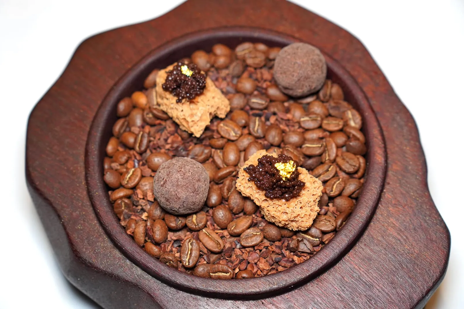 Dark chocolate and cara crakine dragee L'Or coffee caviar