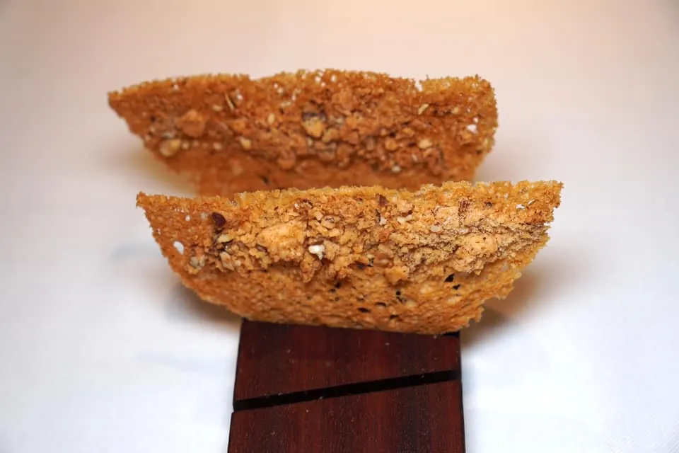 Crispy brioche with carquiñoli