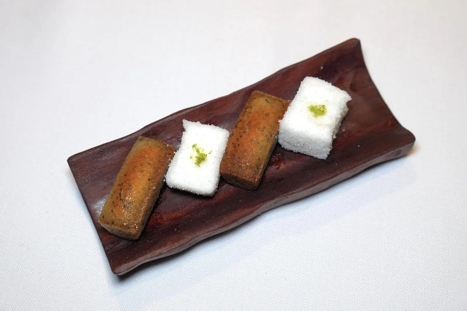 Yuzu marshmellow Lemon and poppy mini cake