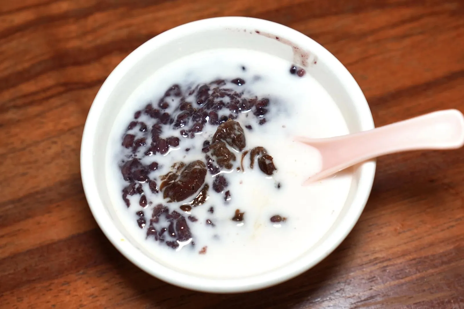 Bee Koe Moy (7 RM++) Black glutinous rice with dried longan & coconut milk บีโกหมอยเป็นของหวานที่มีต้นกำเนิดมาจากชาวจีนฮกเกี้ยนก่อนที่จะแพร่หลายมายังประเทศมาเลเซียรวมไปถึงจังหวัดภูเก็ตในบ้านเรา ข้าวเหนียวดำนุ่มหนึบคลุกเคล้ากับลำไยแห้งและน้ำกะทิจนได้รสชาติเค็มและมันพอเหมาะ (14/20)