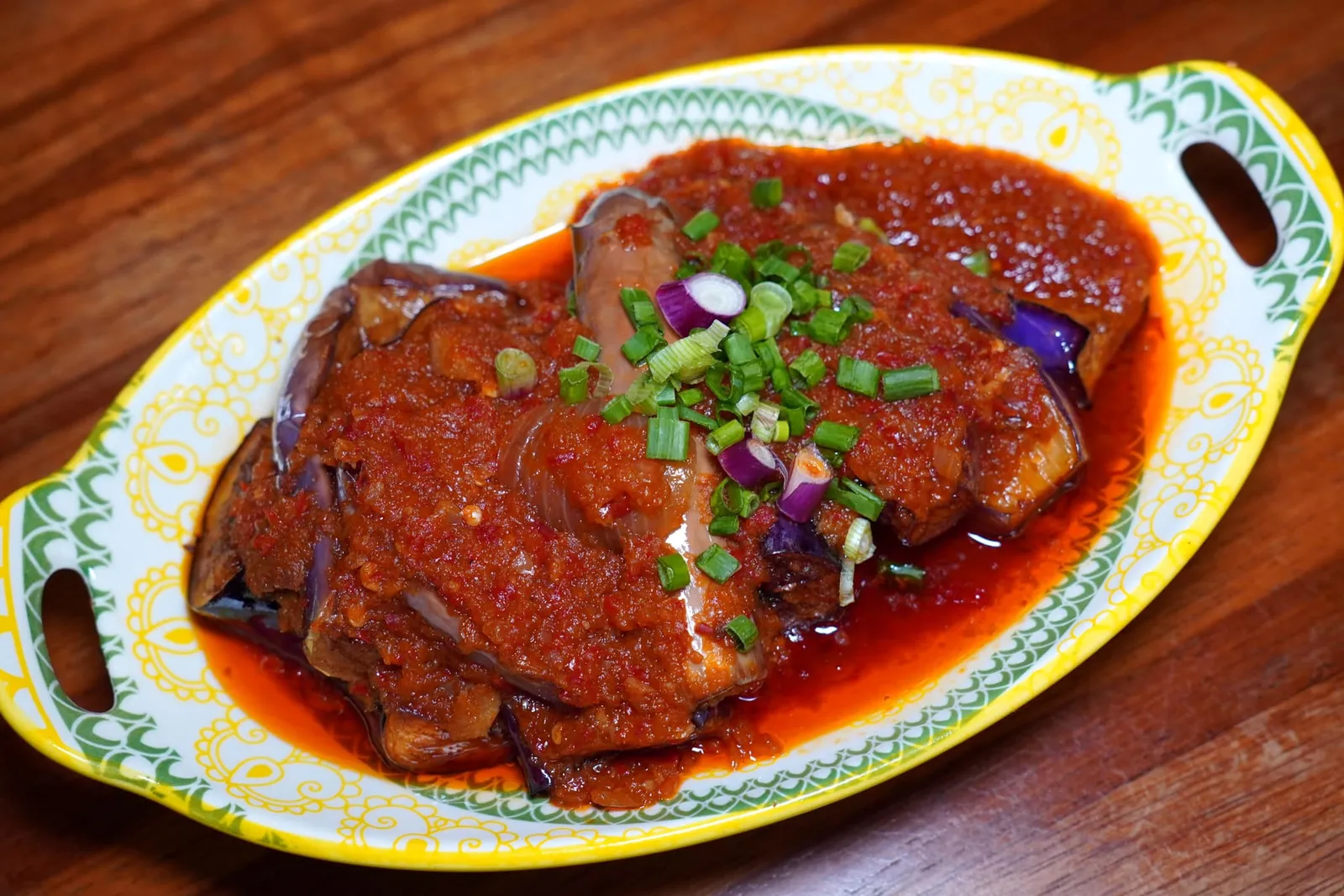 Sambal Brinjal (Large) (26 RM++) Eggplant with sweet sambal sauce Eggplant Sambal เป็นเมนูที่นำมะเขือไปผัดกับพริกแกง Sambal ให้รสชาติออกหวานและครีมมี่ ทั้งนี้ชิ้นมะเขือมีความนุ่ม ฉ่ำ แต่ไม่เละ นับเป็นเมนูอย่างง่ายที่เตรียมออกมาได้อร่อยมาก ๆ (15/20)