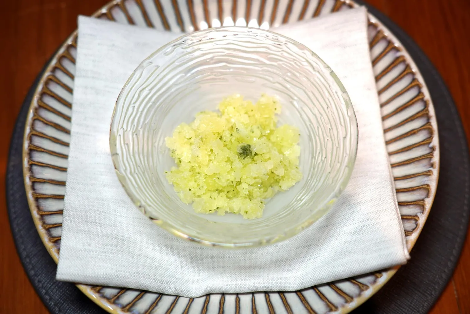 Granita Granny Smith Apple, Celery, Lime ล้างปากด้วยกรานิต้าแอปเปิ้ลเขียวแกรนนี่ สมิธโดยมีความเปรี้ยวจากมะนาสและความฉุนเยา ๆ ของเซเลอรี่ (14/20)