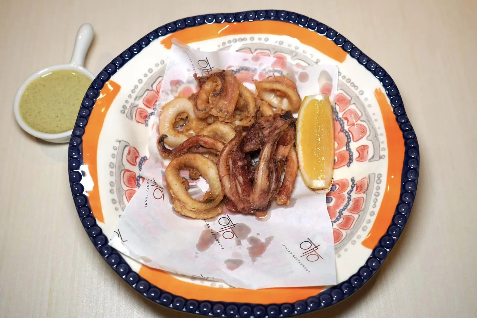 CALAMARI Fried Squid with Tartare Sauce หมึกทอดกรอบพอดี ไม่อมน้ำมัน ไม่ว่าจะจับคู่กับเลมอนหรือทาทาร์ซอสก็อร่อยได้ง่าย ๆ ไม่แพ้กัน (11/20)