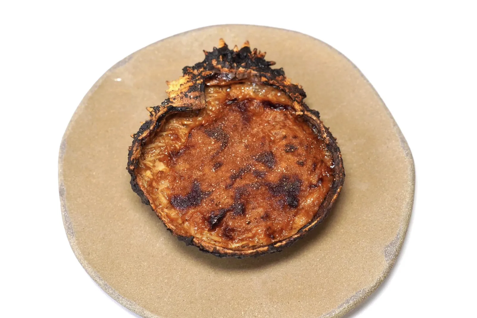 Changurro (40 €) Baked txangurro (crab shell stuffed with its own meat) Txangurro หรือปู Spider Crab คัดมาเฉพาะเนื้อปูนำไปผสมผสานกับสมุนไพรหลายชนิดรวมไปถึงองค์ประกอบของมะเขือเทศ จากนั้นยัดกลับเข้าไปในกระระดองแล้วอบจนสุก เนื้อปูมีความหวานและกลิ่นหอมโดยธรรมชาติเข้ากันดีกับสมุนไพรต่าง ๆ และรสเปรี้ยวอุมามิที่ได้จากมะเขือเทศ (18/20)