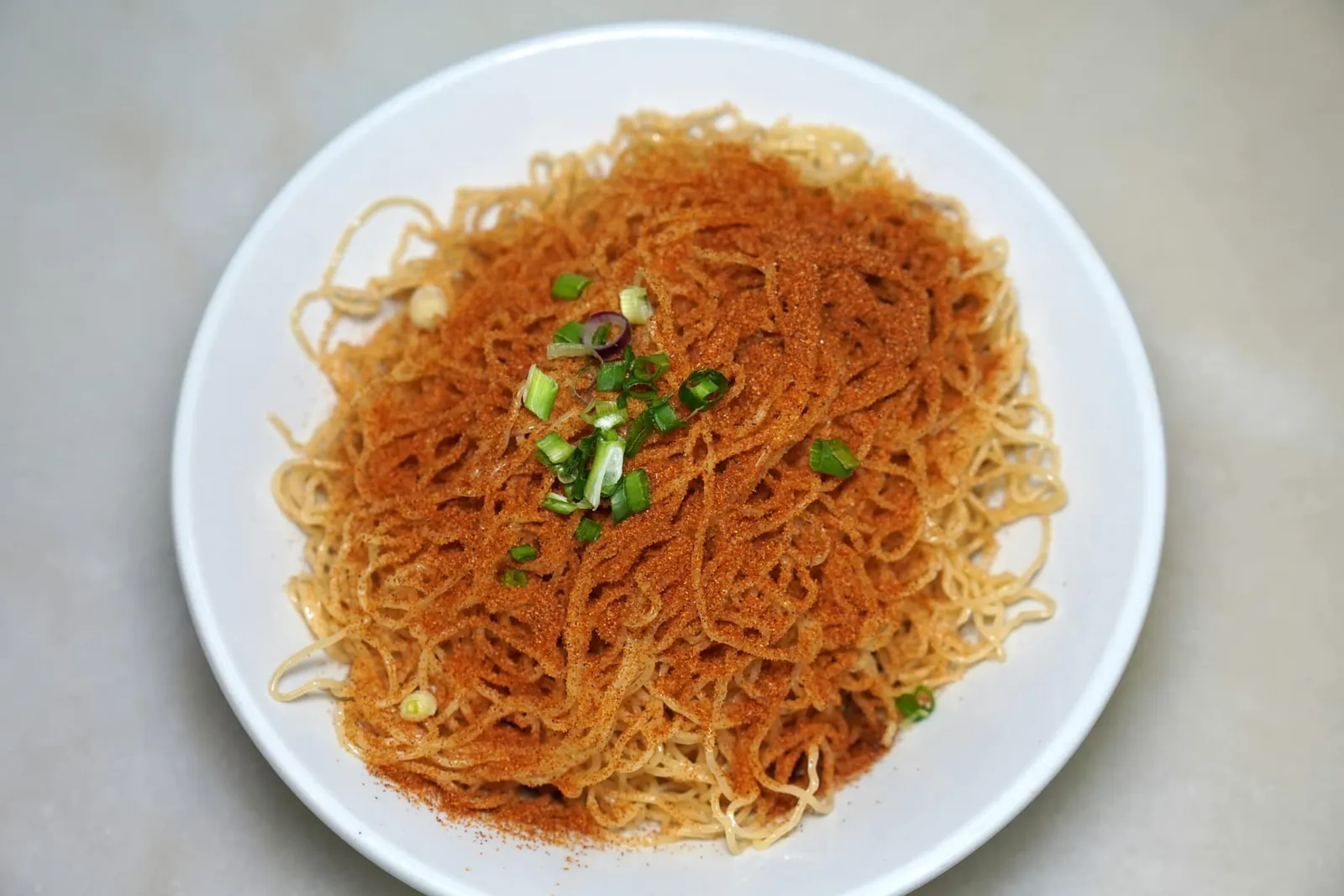 香港蝦子撈麵 (幹) (11.9 RM) Shrimp Roe Tok Tok Mee (Dry) ถัดมาคือบะหมี่แห้งที่โรยด้วยไข่กุ้งเพื่อเพิ่มความหอม มัน และอุมามิเทียบเคียงได้กับร้านชื่อดังในฮ่องกงกันเลยทีเดียว (14/20)