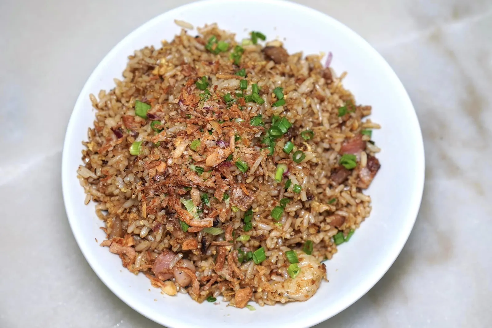阿嬤招牌炒飯 (9.9 RM) Signature Special Fried Rice อย่างไรก็ตามเมนูของคาวที่เราประทับใจที่สุดต้องยกให้กับข้าวผัดที่มีความร่วนและแห้งกำลังดีมีกลิ่นหอมกระทะหรือ Wok Hei ทั้งยังมีเนื้อสัมผัสที่หลากหลายและซับซ้อนจากหลากหลายองค์ประกอบ (15/20)