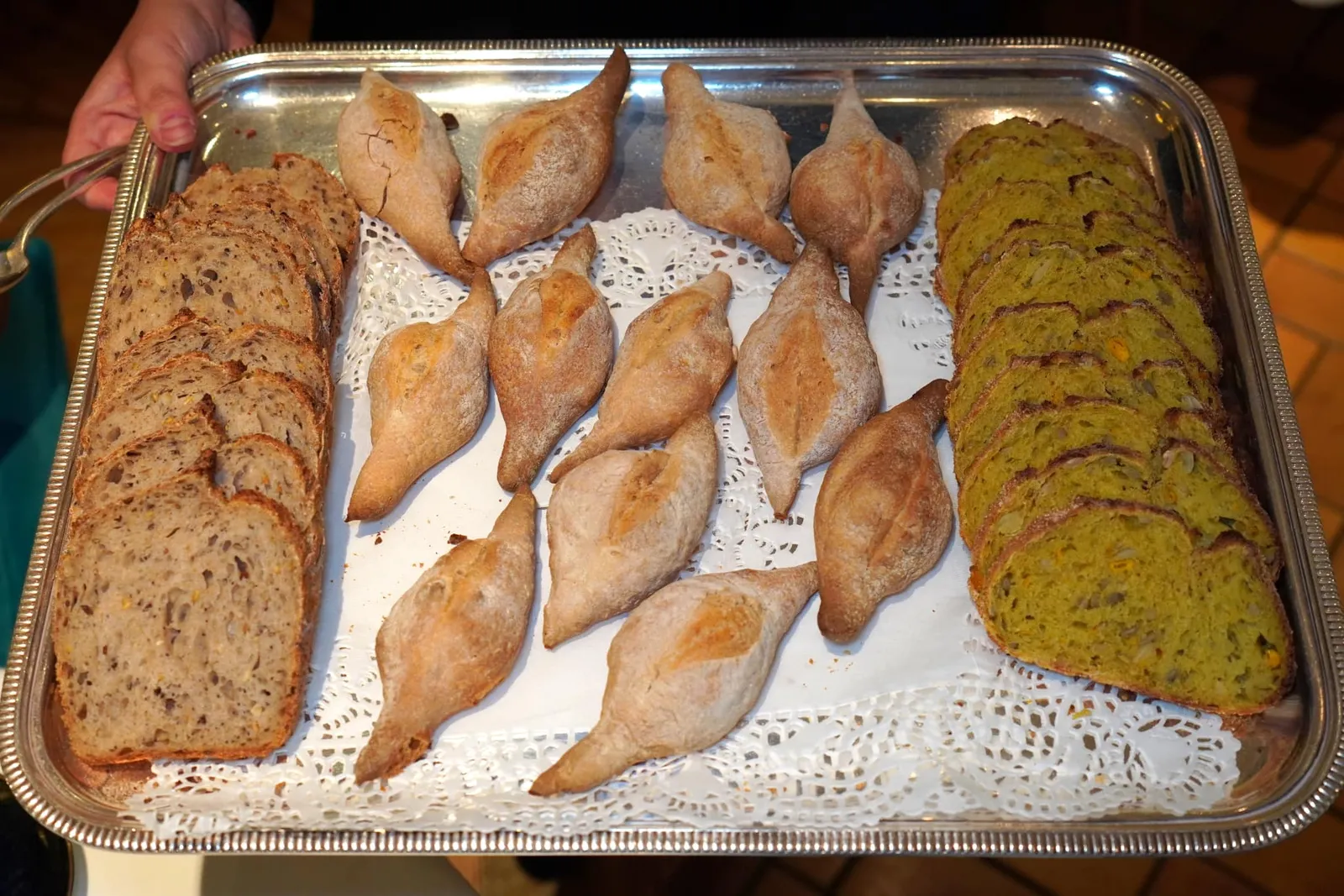 BREAD สำหรับขนมปังมีให้เลือก 3 ชนิดคือ Corn Bread, Traditional Baguette และ Cereal Bread
