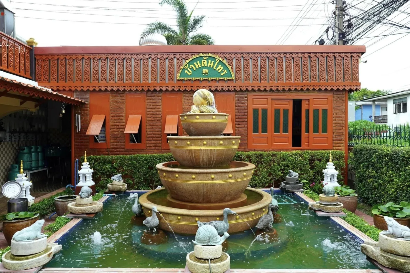 บริเวณหน้าร้าน