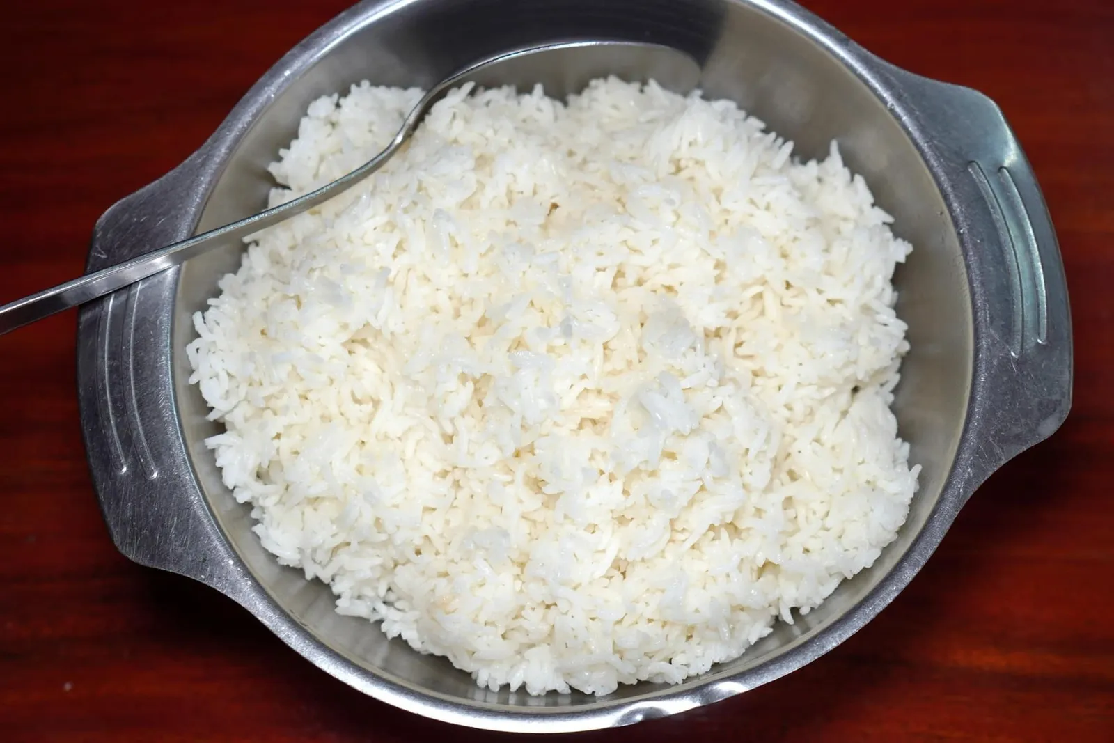 ข้าวเปล่า (โถ) (90) Steamed rice ใครที่ไปกันมากกว่า 2 คนแนะนำให้สั่งข้าวเปล่าโถจะคุ้มค่ากว่ามาก