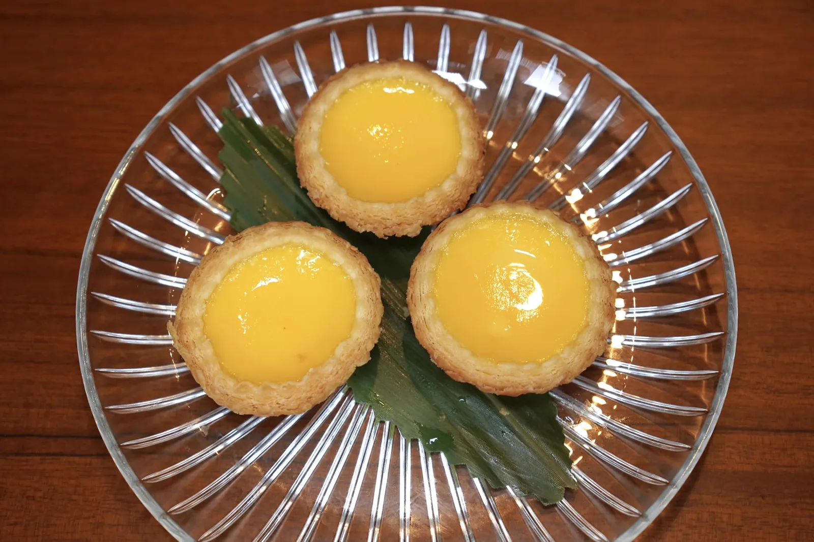 Egg Tart (48 CNY++) ทางร้านยังมีติ่มซำของหวานอย่างทาร์ตไข่แป้งเบา เขย่าจานเบา ๆ จะเห็นเนื้อคัสตาร์ดตรงกลางเด้ง ๆ เนื้อสัมผัสมีความหอมละมุน (14/20)