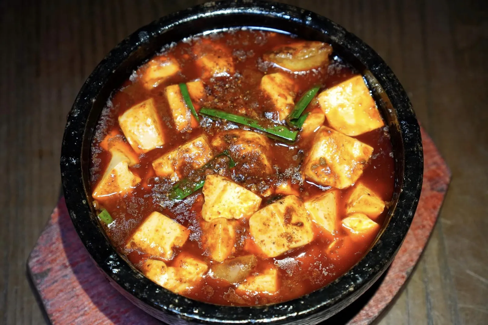 ”Mapo Tofu“ Stewed Tofu with Foie Gras and Minced Beef in Pepper Sauce (Small) (68 CNY+) เต้าหู้หม่าผ่อเป็นเมนูอาหารขึ้นชื่อจากมณฑลเสฉวนในประเทศจีน ชิ้นเต้าหู้นุ่ม ๆ ตุ๋นคู่กันกับฟัวกราส์มาในซอสเนื้อและพริกไทยให้รสชาติที่เข้มข้นและจัดจ้านตรงตามต้นฉบับแท้ ๆ (15/20)