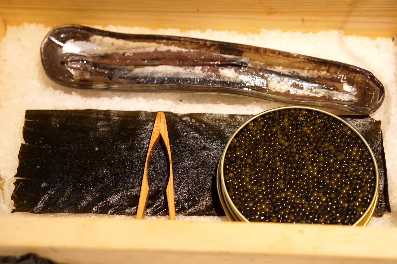 Roasted EGGPLANT, anchovy, caviar and legume broth ถัดมาคือองค์ประกอบของอาหารจานถัดไปอย่าง Beluga caviar