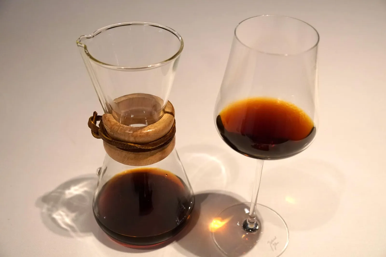 Coffee ทางร้านมีกาแฟให้เลือกจากอ่อนไปเข้มคือ Nicaragua, Hondurus, Ethiopia เราเลือกทานกาแฟ Hondurus เเม้ทางร้านจะบอกว่ามีความเข้มปานกลางเเต่สำหรับเราถือว่าเข้มมาก จะทานเปล่าๆหรือทานเเบบใส่นมหรือน้ำตาลก็ได้