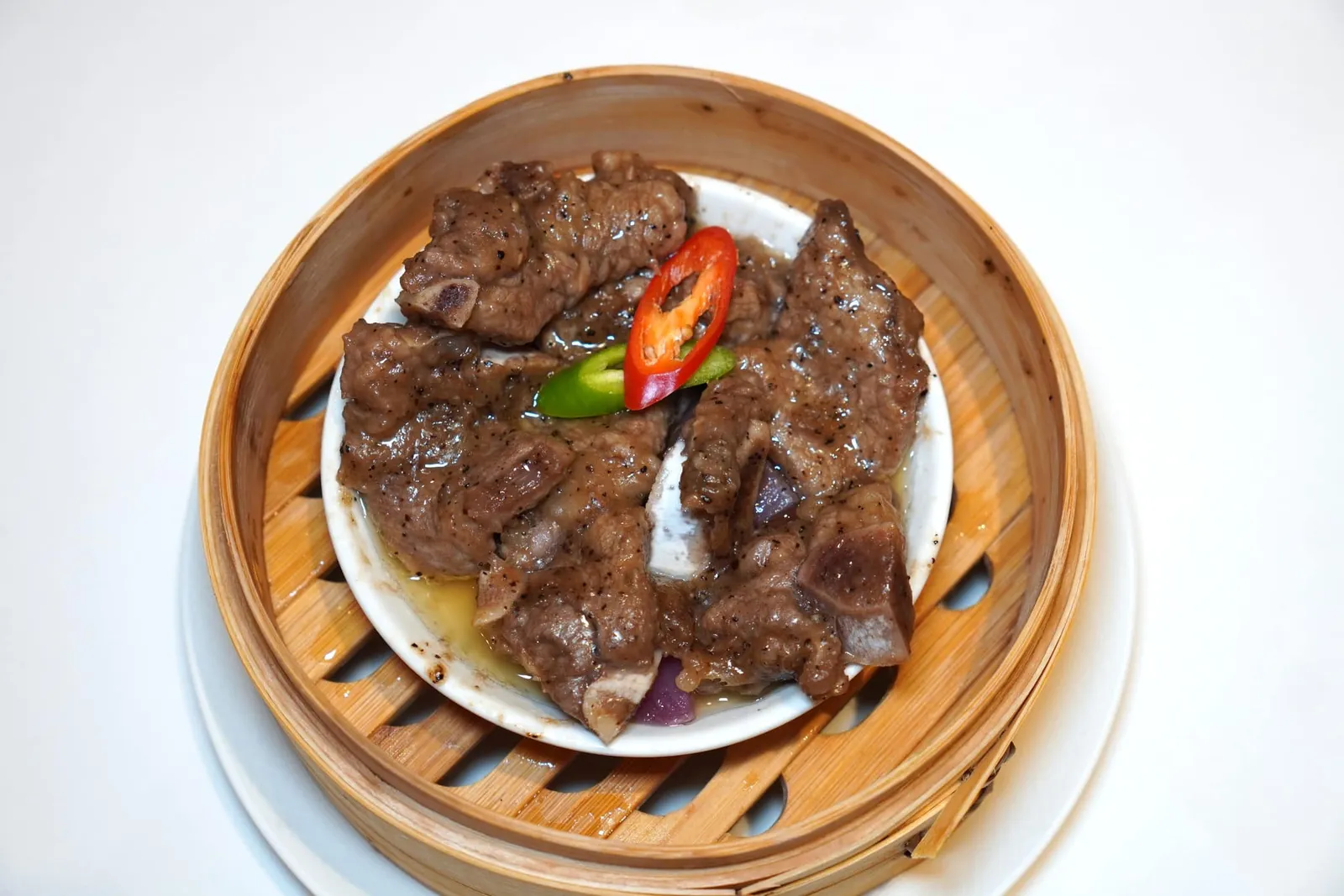 黑椒牛仔骨 (70 CNY++) Steamed Short Ribs with Black Pepper เนื้อซี่โครงหมูไซซ์ยักษ์ผัดมากับพริกไทยดำหอมเข้าเนื้อ เนื้อหมูนุ่ม เคี้ยวง่าย มีรสชาติออกเผ็ดเบา ๆ (15/20)
