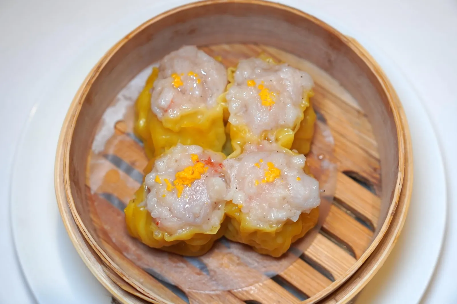 鲜虾干蒸烧卖 (68 CNY++) Steamed Pork & Shrimps Dumpling ขนมจีบมีส่วนผสมของหมูและกุ้งอยู่อย่างลงตัว แป้งที่พันห่อด้านนอกพันล้อมรอบมาอย่างสวยงาม อย่างไรก็ตามในแง่ของรสชาติจัดกว่าอร่อยในระดับมาตรฐานเดียวกันกับห้องอาหารชั้นนำทั่วไป (14/20)