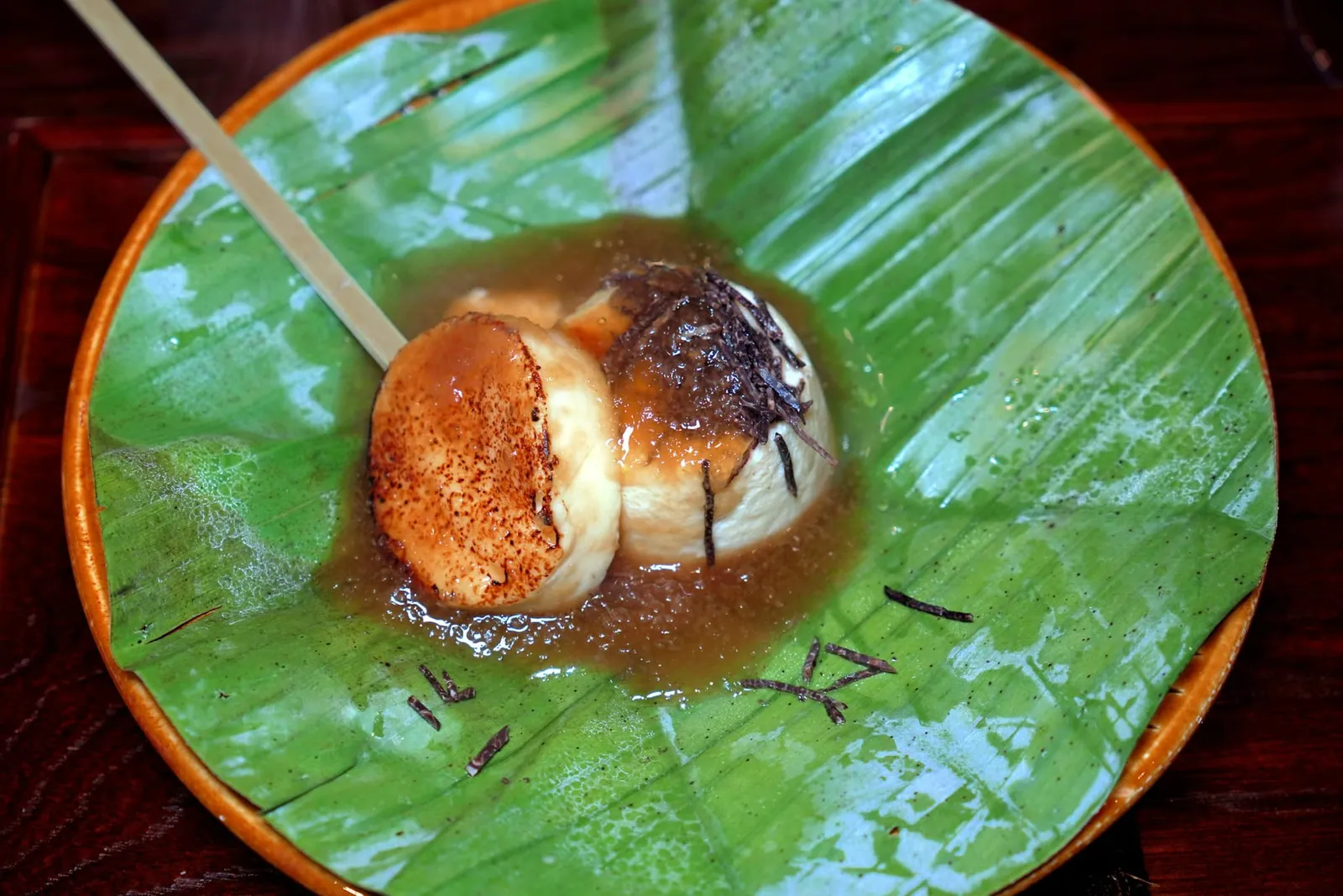 Scallop • หอยเชลล์ Truffle • เห็ดทรัฟเฟิล ข้าง ๆ กันคือ Soy Milk Pudding หรือพุดดิ้งนมถั่วเหลือง จากนั้นราดด้วยซอส Japanese Daikon แล้วบาลานซ์ด้วย Earthy Flavor ของเห็ดทรัฟเฟิล (15/20)