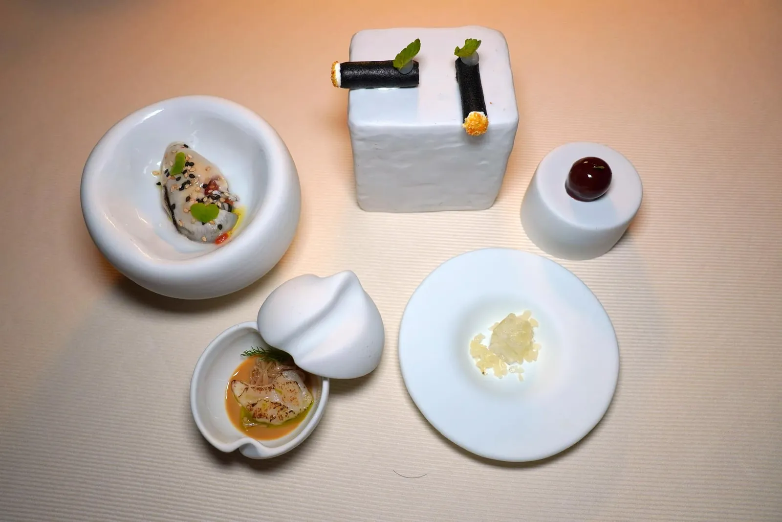 Amuse Bouche: Audacity, Innovation, territory เริ่มต้นด้วย Amuse Bouche เสิร์ฟมามากถึง 5 อย่าง (17/20)