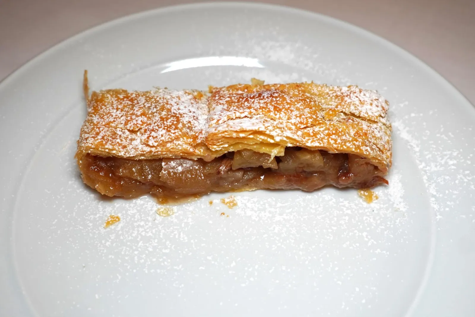 Strudel Di Mele (6 €) แอปเปิ้ลสตรูเดลมีเนื้อสัมผัสนุ่มละลายในปาก รสชาติหวานละมุน (14/20)