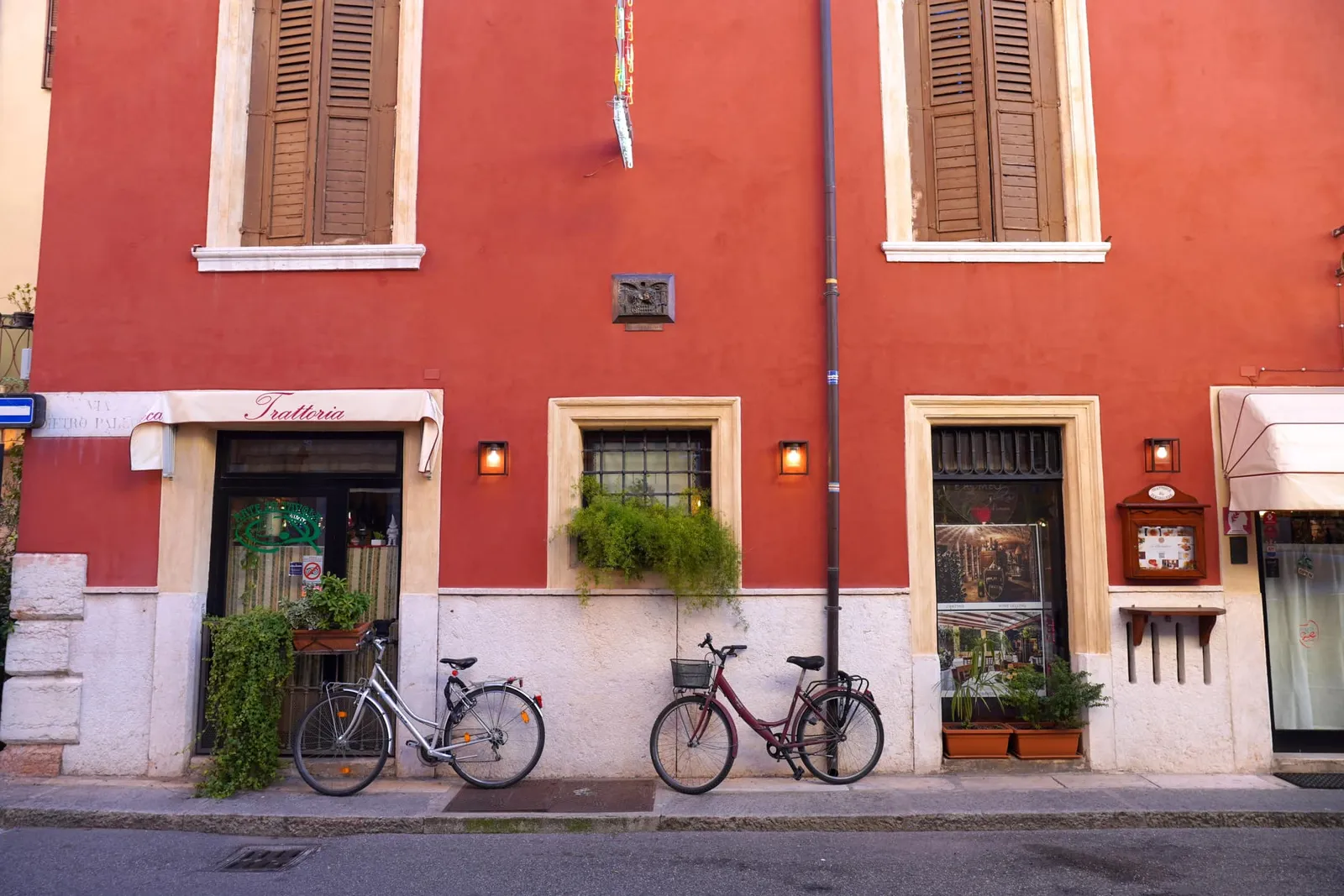 รายการอาหารประกอบไปด้วยเมนูท้องถิ่นของนคร Venice และแคว้น Veneto นำเสนอมาที่ราคาสุดคุ้มค่าเมื่อเทียบกับค่าครองชีพในแถบนี้