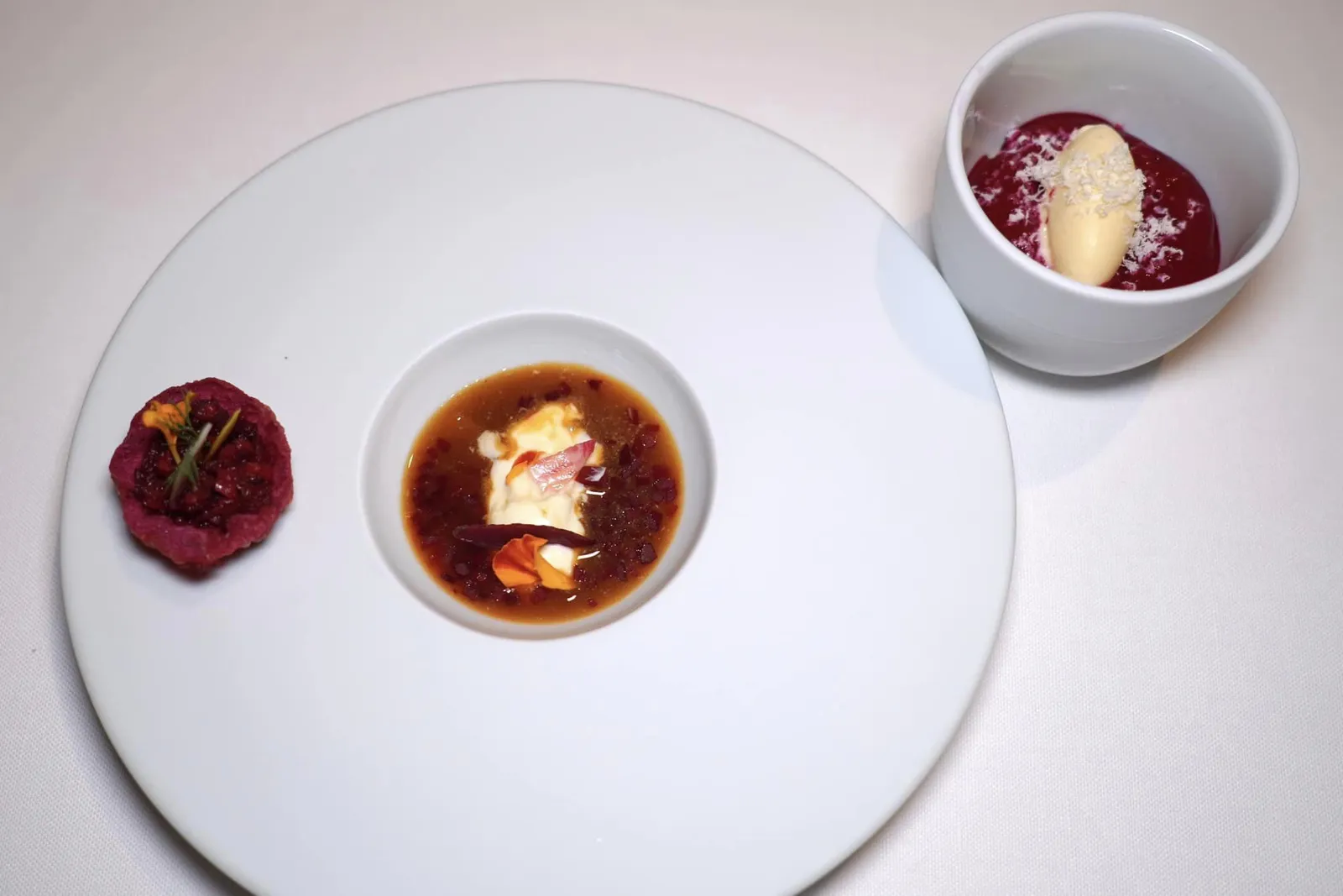 BEETROOT SYMPHONY คอร์สนี้เชฟนำเสนอองค์ประกอบอันหลากหลายของบีทรูท (18/20)