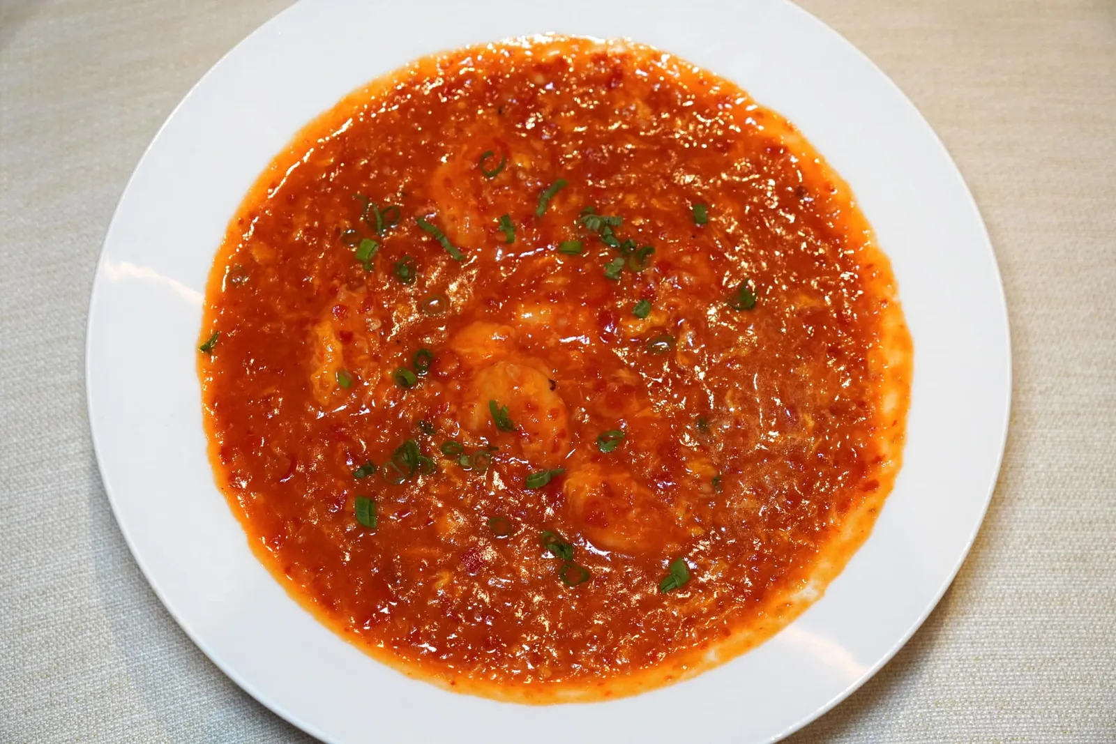 星洲辣椒明虾球 (238 CNY++) Sautéed Prawn with Singapore Style Chilli Sauce เนื้อกุ้งสุกกำลังดีคลุกเคล้ากับซอสรสชาติเปรี้ยวหวานและเผ็ด (15/20)