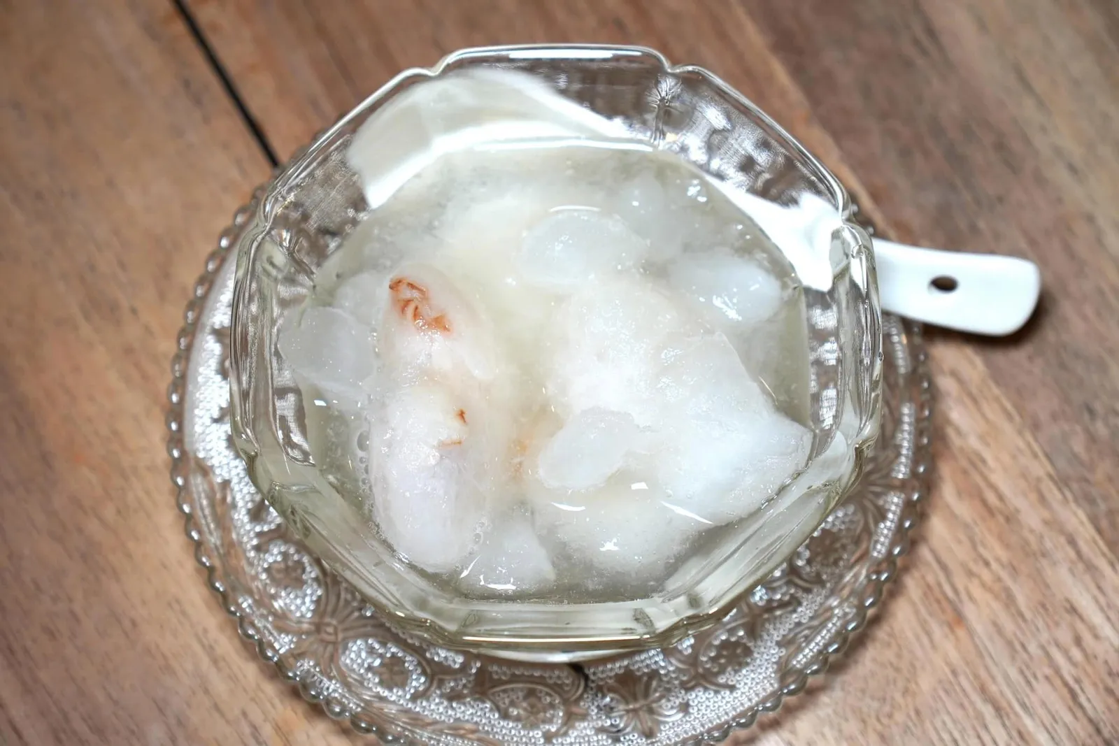 ลิ้นจี่ลอยแก้ว (45) ปิดท้ายด้วยขนมหวานอย่างผลไม้ลอยแก้วต่าง ๆ ซึ่งแม้จะดูเป็นเมนูง่าย ๆ แต่ช่วยดับความเผ็ดจัดจ้านได้ดี (10/20)